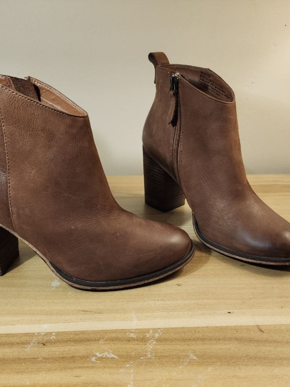 Women's Brown Leather Block Heel Ankle BPlance-Lea leather ankle Size 8.5